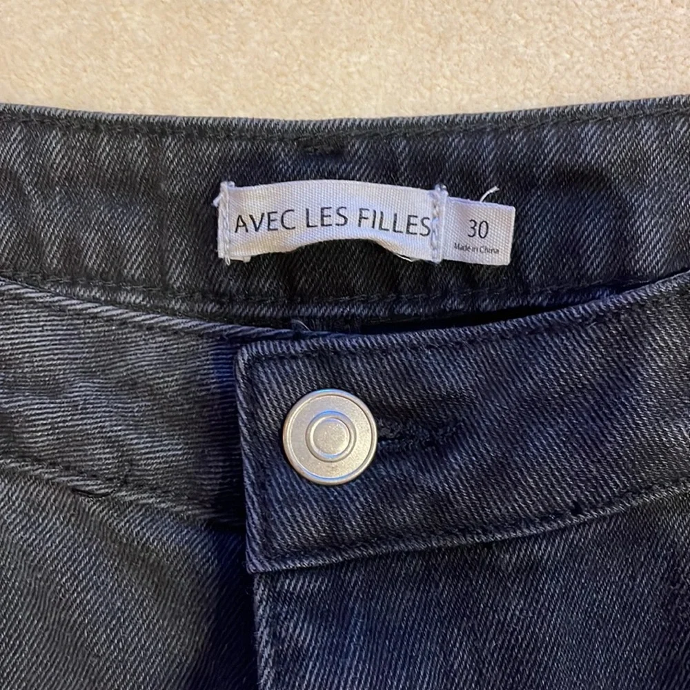 AVEC LES FILLES HIGH-RISE STRAIGHT LEG CROP BLACK JEAN in SIZE 30 - Picture 5 of 9